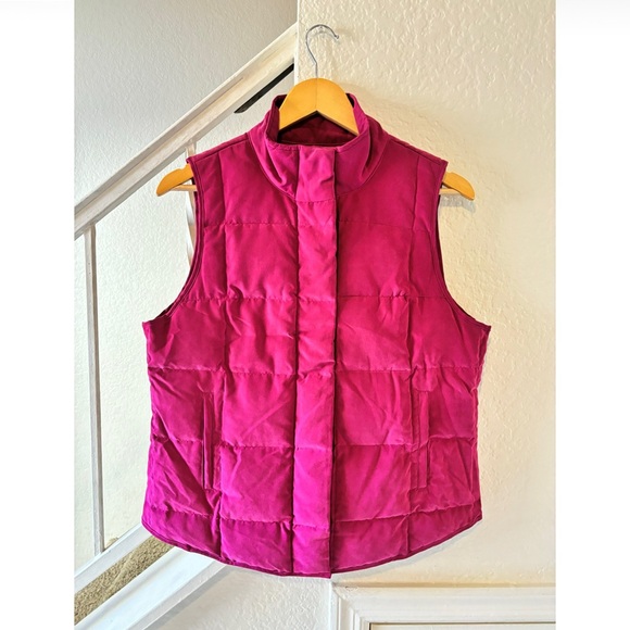 Orvis Jackets & Blazers - Orvis Women’s Quilted Vest Small Magenta Outdoor Winter Lined Outerwear Feathers